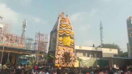 தேன்கனிகோட்டை: கெலமங்கலம் ஸ்ரீ பட்டாளம்மன் தேவி திருக்கோயில் தேர் திருவிழா விமரிசை. தேரின் வடம் பிடித்து இழுத்து வழிபட்ட பக்தர்கள்