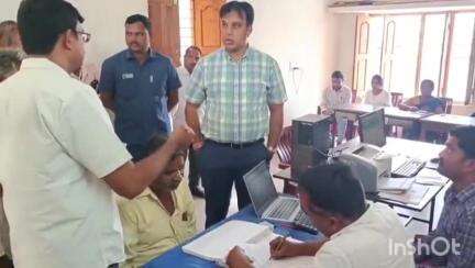 ఇల్లంతకుంట: రుద్రంగి గ్రామ పంచాయతీ కార్యాలయంలో రెవెన్యూ సదస్సులను పరిశీలించిన జిల్లా కలెక్టర్ సందీప్ కుమార్ ఝా