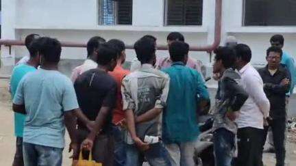 বালুরঘাট: বালুরঘাট হাসপাতালে নেই ফরেনসিক বিশেষজ্ঞ চিকিৎসক, মালদায় দুটি দেহ রেফার হতে বিক্ষোভ মৃতের পরিবারে #jansamasya