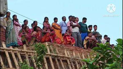বিলোনিয়া: উদ্ধার হয় নি নিখোঁজ অর্জুন দাস শত শত মানুষ ভিড় জমিয়েছে বিলোনিয়া বনকর মুহুরি নদীর পাড়ে