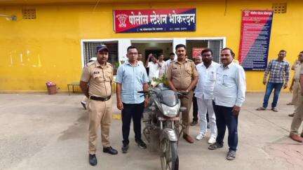 भोकरदन: 3 मोटरसायकलीचे चोरीचे गुन्हे उघड करत मोटरसायकली केल्या जप्त, भोकरदन पोलीस ठाणे येथे केल्या मूळ मालकाला परत