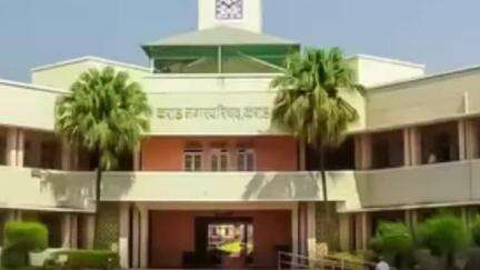 कराड: कराड नगरपालिकेत विकासकाचा हैदोस, सहाय्यक नगररचनाकाराला मारहाण; कर्मचाऱ्यांचे काम बंद आंदोलन