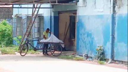 বর্ধমান ১: হুগলির কামালপুরে কীটনাশক খেয়ে এক বৃদ্ধ আত্মঘাতী হয়েছেন,ময়নাতদন্ত হল বর্ধমান মেডিকেলে