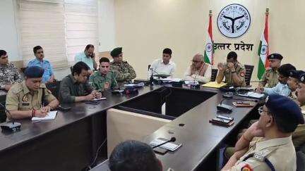 कलेक्ट्रेट में जिलाधिकारी जितेंद्र प्रताप सिंह ने कल होने वाली मॉक ड्रिल को लेकर प्रशासनिक अधिकारियाे से की बैठक
