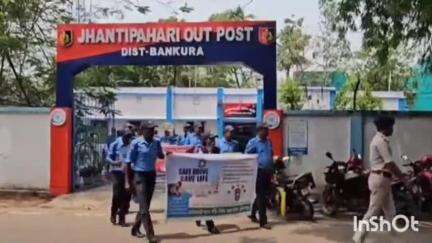 ছাতনা: সেভ ড্রাইভ সেভ লাইফ কর্মসূচিতে পদযাত্রা হল ছাতনা থানার ঝাটিপাহাড়ি ফাঁড়ির পক্ষ থেকে ঝাঁটিপাহাড়ি বাজারে