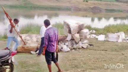 उमरखेड: मार्लेगाव रेतीघाटातील बारा तराफे केले नष्ट,महसूल पथकाची कारवाई
