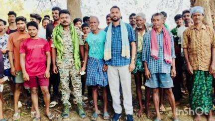 सुकमा: निमलगुड़ा में प्रशासनिक पहल से शांति व्यवस्था बहाल, ग्रामीणों को प्रेम और भाईचारे से रहने की दी गई समझाईश