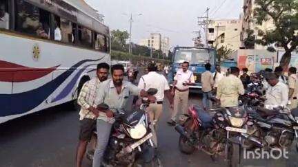 గుంటూరు: మైనర్లకు వాహనాలు ఇస్తే తల్లిదండ్రులపై చర్యలు తీసుకుంటాం: గుంటూరు వెస్ట్ ట్రాఫిక్ సిఐ సింగయ్య