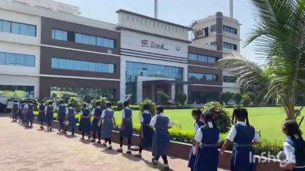 ઉધના: હજીરામાં ભારતીય માનવ બ્યુરો શાખા કાર્યાલય દ્વારા સ્ટાન્ડર્ડ ક્લબના 1800 વિદ્યાર્થીઓને ઔદ્યોગિક મુલાકાત કરાવાઈ