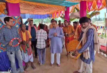 ତଲସରା: ସାପଡଗର ଗ୍ରାମରେ ଅନୁଷ୍ଠିତ ଅଷ୍ଟପ୍ରହରୀ ନାମ ସଂକୀର୍ତ୍ତନ କାର୍ଯ୍ୟକ୍ରମରେ ଯୋଗଦେଲେ ଉପ ବାଚସ୍ପତି