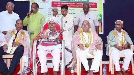 గుంటూరు: గుంటూరులో గుళ్ళపల్లి సుబ్బారావు సేవా సంస్థ ఆధ్వర్యంలో బసవ పున్నయ్యకు లైఫ్ టైం అచీవ్మెంట్ అవార్డు అందచేత