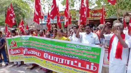 பழனி: கோட்டாட்சியர் அலுவலகம் முன்பு அகில இந்திய விவசாய தொழிலாளர் சங்கத்தினர் ஆர்ப்பாட்டத்தில் ஈடுபட்டனர்