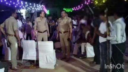 एत्मादपुर: गांव गढ़ी टिकैत मुखवार में ग्राम संवाद अभियान के तहत पुलिस ने ग्रामीणों के साथ की बैठक