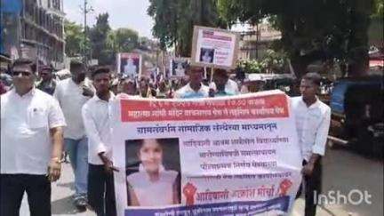 पेण: पेण तहसील कार्यालयावर आदिवासींचा मोर्चा
खुशबू ठाकरे मृत्यू प्रकरणाची चौकशी करून दोषींवर गुन्हे दाखल करण्याची मागणी