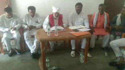गोरियाकोठी विधानसभा क्षेत्र के विभिन्न क्षेत्रों में जदयू बूथ कमेटी की समीक्षा बैठक को सम्बोधित करते प्रदेश महासचिव सह जिला सिवान संगठन प्रभारी प्रमोद कुमार पटेल