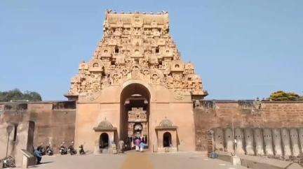 தஞ்சாவூர்: தஞ்சை பெரிய கோவில் தேரோட்டம் நான்கு ராஜ வீதிகளில் நடைபெற்றது