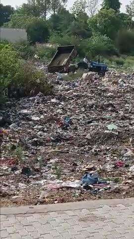 kachda  bale ghr ke samne kachda Dal Rahe Hai mana krne pr man Rahe nhi bol  Rahe ham yahi delege ..@#