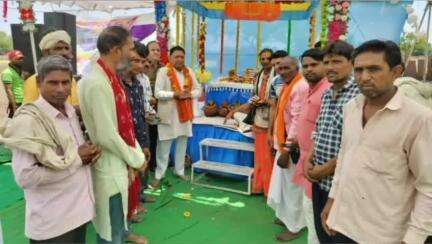 नरवर: मगरौनी में आयोजित श्रीमद् भागवत कथा में सैकड़ों की संख्या में शामिल हुए लोग