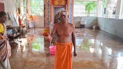 ஆம்பூர்: வடபுதுப்பட்டு பகுதியில் குடும்ப தகராறு காரணமாக கோவிலில் தன்னைதானே பிளேடால் அறுத்து கொண்ட ஒய்வு பெற்ற ராணுவ வீரர்