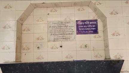 ইংরেজবাজার: বি এস রোড় এলাকায় দীর্ঘ কয়েক মাস ধরে খারাপ হয়ে পড়ে রয়েছে পানীয় জলাধার সমস্যায় ওয়ার্ডবাসিরা #jansamasya