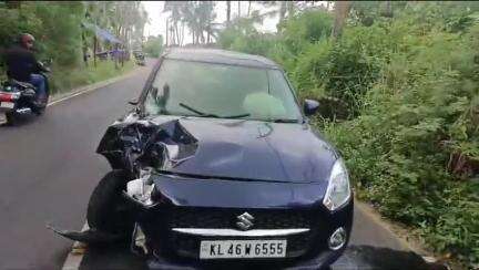 ചാവക്കാട്: കടപ്പുറം നോളീ റോഡിൽ സ്കൂട്ടറും കാറും കൂട്ടിയിടിച്ച് സ്കൂട്ടർ യാത്രികരായ രണ്ടു പേർക്ക് പരിക്ക്