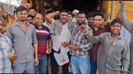 हिसार: पाकिस्तान में एयर स्ट्राइक के बाद हिसार की ऑटो मार्केट में जश्न, भारतीय सेना ने आतंकवादियों के ठिकानों को ध्वस्त किया