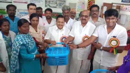 குளத்தூர்: சத்தியமங்கலம் ஆரம்ப சுகாதார நிலையத்தில் கர்ப்பிணிகளுக்கு ஊட்டச்சத்து பெட்டகத்தை வழங்கிய சட்டமன்ற பேரவை மனுக்கள் குழுவினர்