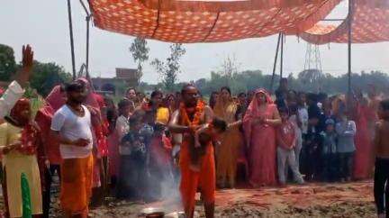 मधुबन: देवनाथपुर गांव में डॉक्टर उग्रसेन यादव के जी के घर काशीदास बाबा की पूजा पूरे विधि विधान से हुई संपन्न