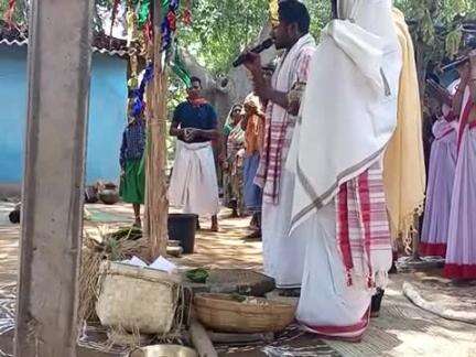 sarna shadi krate huye 
tijnarayen Guru 
bardkadhi me