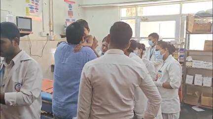 मड़िहान: मड़िहान थाना क्षेत्र के कलवारी में खौलते दूध में गिरने से लगभग 5 वर्षीय बालक झुलसा, इलाज जारी