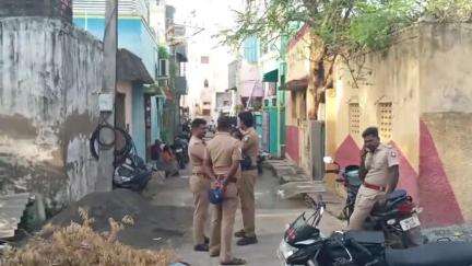 பொன்னேரி: மீஞ்சூரில் நண்பர்களுக்கு இடையே மதுபோதையில் ஏற்பட்ட தகராறில் பெயிண்டர் வெட்டி கொலை
