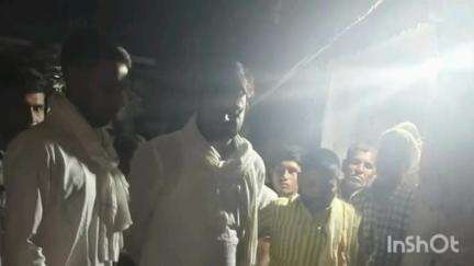 डुमरांव: विद्युत करंट की चपेट में आने से युवक की हुई मौत के बाद चंदा गांव पहुंचा शव, विधायक ने परिजनों से मिलकर व्यक्त की संवेदना