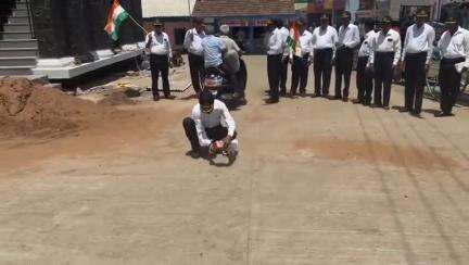 ಬೆಳಗಾವಿ: ಉಗ್ರರ ನೆಲೆ ಮೇಲೆ ಭಾರತೀಯ ಸೇನೆ ದಾಳಿ, ಸುಳೇಭಾವಿ ಗ್ರಾಮದಲ್ಲಿ ಮಾಜಿ ಸೈನಿಕರ ಕ್ಷೇಮಾಭಿವೃದ್ಧಿ ಸಂಘ ಸಂಭ್ರಮಾಚರಣೆ