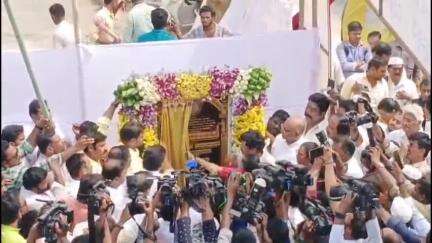 గుంటూరు: నగరంలో శంకర్ విలాస్ ఫ్లైఓవర్ నిర్మాణానికి శంకుస్థాపన చేసిన కేంద్ర సహాయ మంత్రి పెమ్మసాని చంద్రశేఖర్