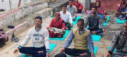 बाराकोट:11 वे अंतर्राष्ट्रीय योग दिवस कार्यक्रम के तहत बाराकोट के रेगांव में हुआ योग