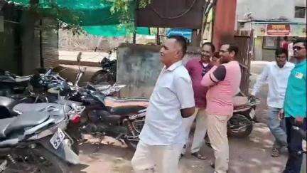 रावेर: सावखेडासिम येथे शिबिर घेत संजय गांधी योजनेच्या लाभार्थ्यांची आधार व्हेरिफिकेशन,तालुक्यात विविध गावात शिबिराचे आयोजन