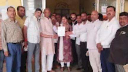 करनैलगंज: अधिवक्ताओं ने महाराणा प्रताप को भारत रत्न देने की मांग को लेकर राष्ट्रपति को संबोधित ज्ञापन तहसीलदार को सौंपा
