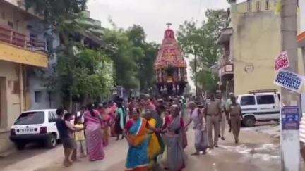 ஏரல்: ஆழ்வார் திருநகரியில் உள்ள ஆதிநாதர் கோவிலில் சித்திரைத் திருவிழாவை ஒட்டி தேரோட்டம்