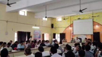 रेवदर: रेवदर के पंचायत समिति सभागार में ब्लैक आउट को लेकर एसडीएम ने ली बैठक, प्रशासक को हर तरह से अलर्ट रहने के दिए निर्देश