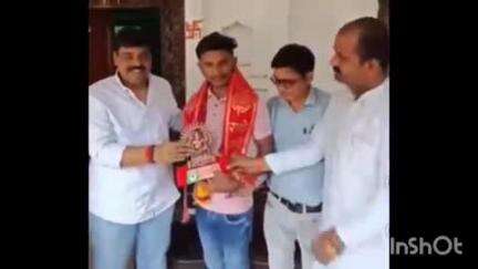 सफीपुर: यूपी बोर्ड इंटर टॉप 10 में सफीपुर के 3 छात्रों का सम्मान, विधायक ने घर जाकर दी बधाई