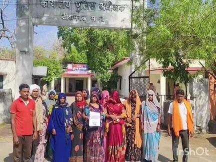 बल्देवगढ़: कैलपुरा गांव में शराब दुकान हटाए जाने के विरोध में महिलाओं ने एसपी कार्यालय में ज्ञापन सौंपा