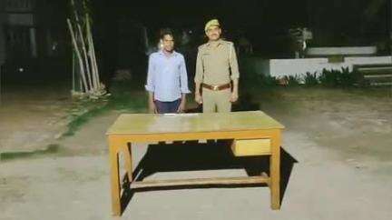 भिनगा: कोतवाली भिनगा और इकौना क्षेत्र से दो आरोपियों को गिरफ्तार किया गया, दो नाजायज चाकू बरामद
