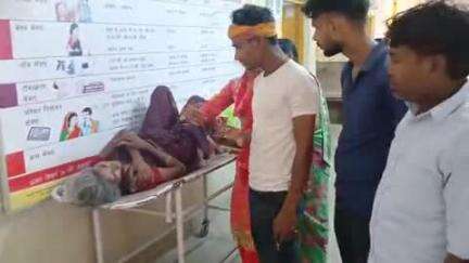 आंवला: आंवला से भमोरा मार्ग पर बाइक ने महिला को मारी टक्कर, दो लोग घायल, महिला को जिला अस्पताल किया रेफर