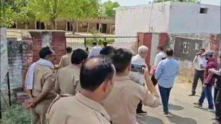 मिल्कीपुर: छोटेलाल स्मारक महादेव इंटर कॉलेज बीराभारी को किया गया सील, लोन की अदायगी न करने पर की गई कार्रवाई