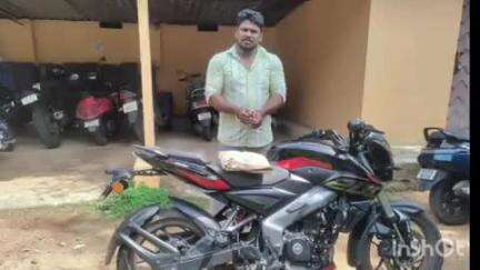 അടൂര്‍: കഞ്ചാവ് വിൽപന സംഘത്തിലെ മുഖ്യ കണ്ണിയായ പഴകുളം സ്വദേശിയെ 815 ഗ്രാം കഞ്ചാവുമായി എക്സൈസ് വീണ്ടും പിടികൂടി