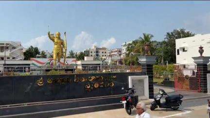 భీమవరం: పట్టణంలో 125 అడుగుల అల్లూరి సీతారామరాజు విగ్రహానికి కలెక్టర్ నాగరాణి ఘన నివాళి