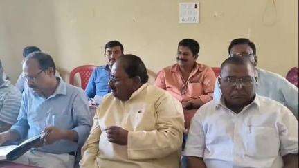 नौतन: प्रखंड कार्यालय में विकास योजनाओं की हुई समीक्षा, विधायक हुए शामिल