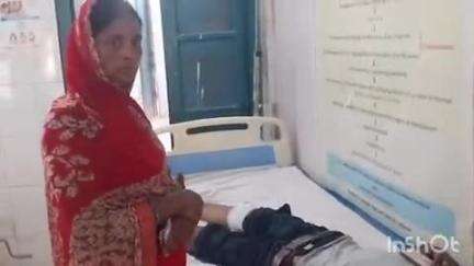 कुचायकोट: थाना क्षेत्र के कुचायकोट बघउच पथ पर मोटरसाइकिल सवार सड़क पार कर रही बकरी को बचाने के प्रयास में गिर गया