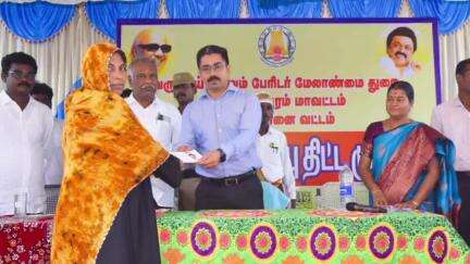 திருவாடனை: பழங்குளம் கிராமத்தில் மக்கள் தொடர்பு திட்ட முகாமில் ஆட்சியர் பங்கேற்பு