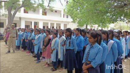 हसनगंज: उन्नाव के हसनगंज तहसील क्षेत्र के कुंवर राम बक्श सिंह इंटर कॉलेज में युद्ध अभ्यास के तहत कराई गई मॉक ड्रिल